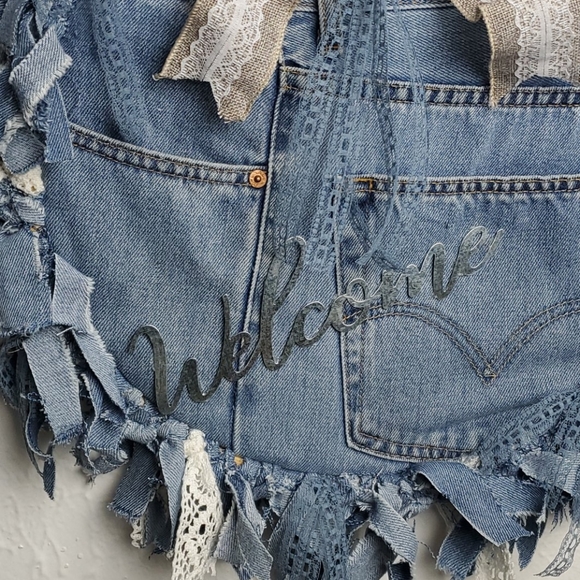 Adorable Welcome denim wreath - Picture 3 of 8